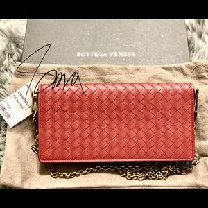 Bottega Veneta Wallet on Chain